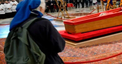 El mensaje de la monja que rompió el protocolo en el funeral del papa Francisco: «Paz y apertura para los pobres»