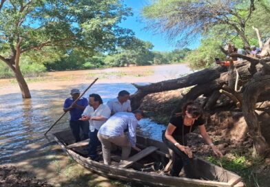 Sáenz supervisó el operativo integral de asistencia aérea, terrestre y fluvial por la crecida del río Bermejo