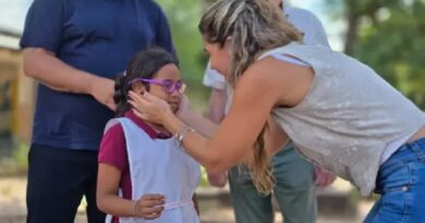 El Gobierno provincial fortalece las políticas públicas de salud visual con entrega gratuita de anteojos