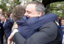 Manuel Adorni recibió con un abrazo de Milei: contención mientras crece la polémica