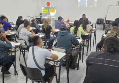 Primera Licencia: cerca de 40 adolescentes rindieron el examen teórico