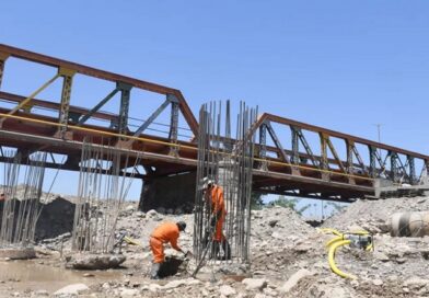 Realizaron la prueba de carga sobre el nuevo puente de Vaqueros