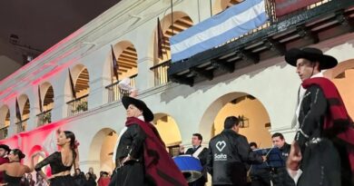 El Cabildo se tiñó con los colores de Salta y celebró a Güemes con música y danza