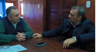 El ministro Mangione supervisó en Apolinario Saravia las acciones de control por el brote de varicela