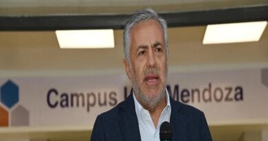 Denuncias sobre el Fideicomiso de Conectividad apuntan contra Alfredo Cornejo por corrupción.