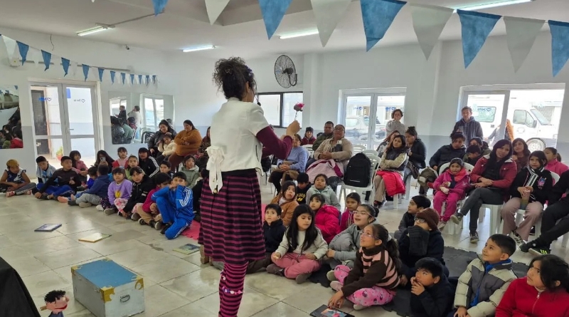 Chicos y grandes disfrutaron de una tarde de teatro y diversión en el CIC de Sta. Cecilia