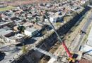 La Municipalidad colocó una nueva pasarela peatonal sobre el canal Yrigoyen