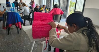 En el CIC de Santa Cecilia confeccionaron títeres para los niños del merendero Joshua